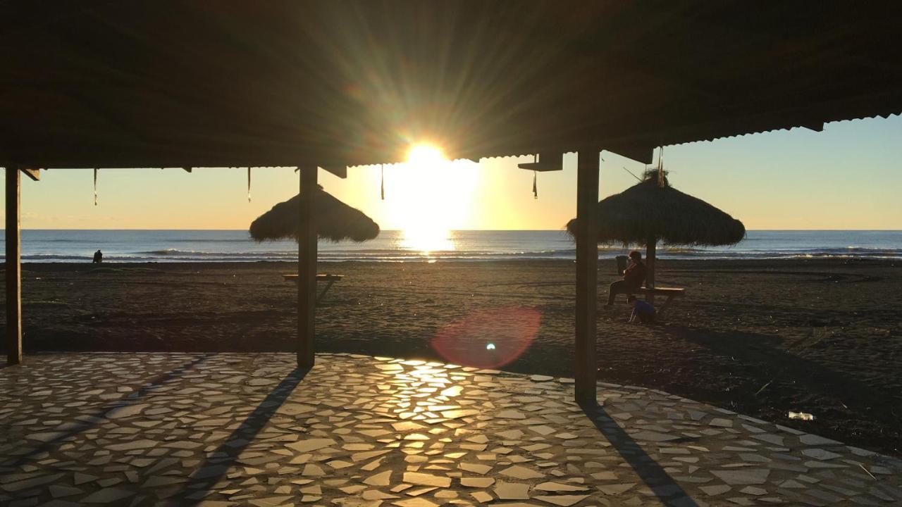 Hotel Premium Уреки Экстерьер фото